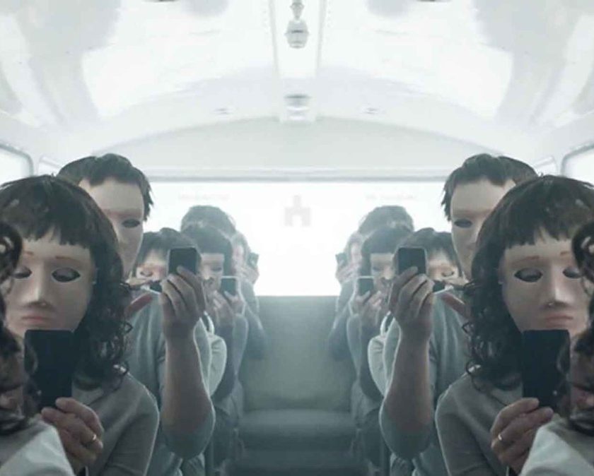 “Czarne lustro” przewiduje przyszłość? Wizje z “Black Mirror”, które się sprawdziły