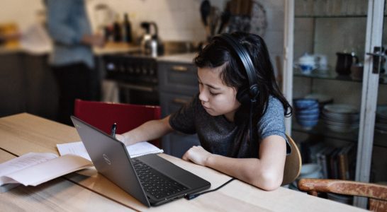 Kiedy kupić dziecku pierwszy laptop? Co taki sprzęt powinien posiadać?