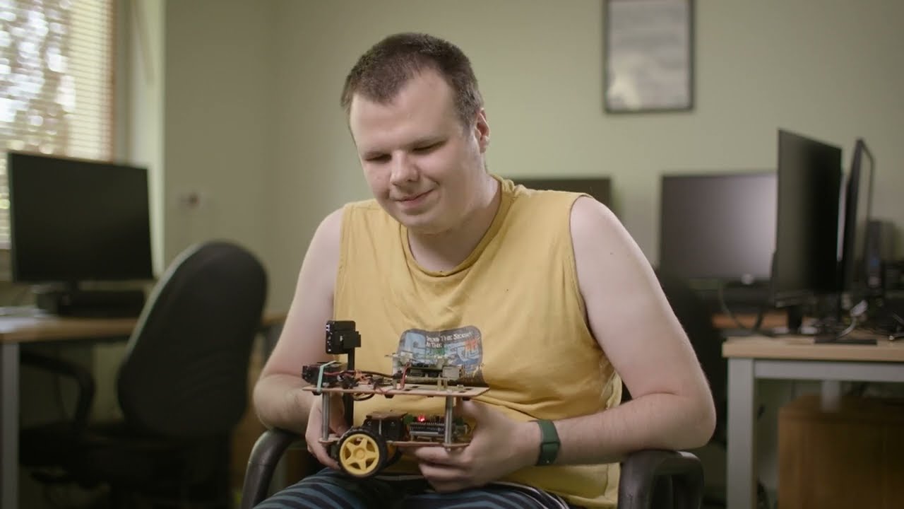 Mechaniczny asystent stworzony przez uczniów – poznajcie robota Alana 